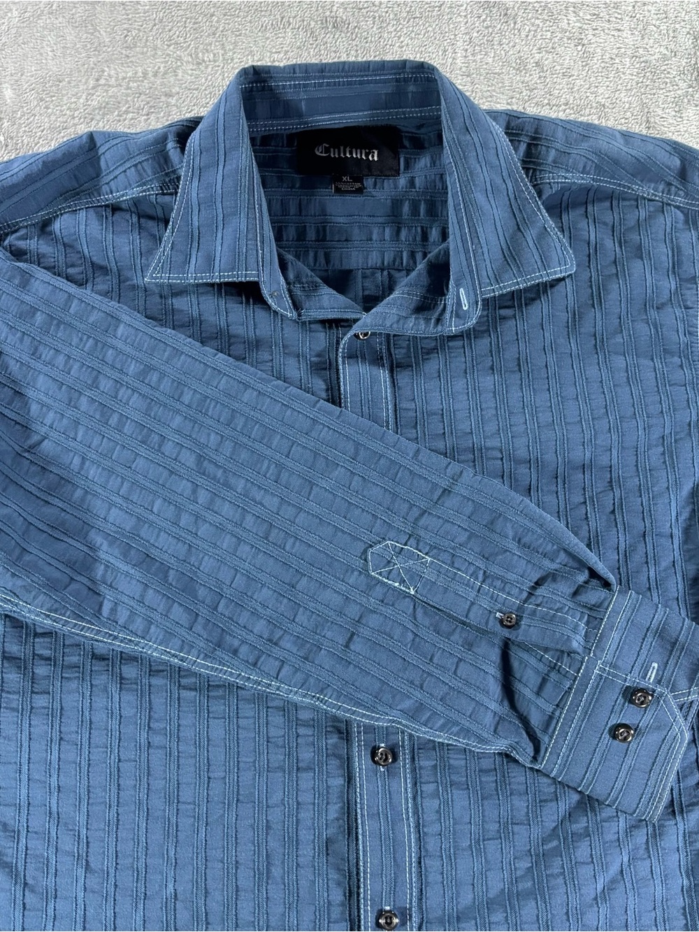 Men’s textured vertical stripe blue button-down shirt size XL